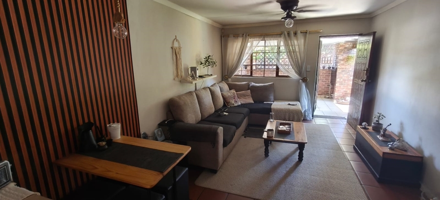 2 Bedroom Property for Sale in Geelhoutpark North West